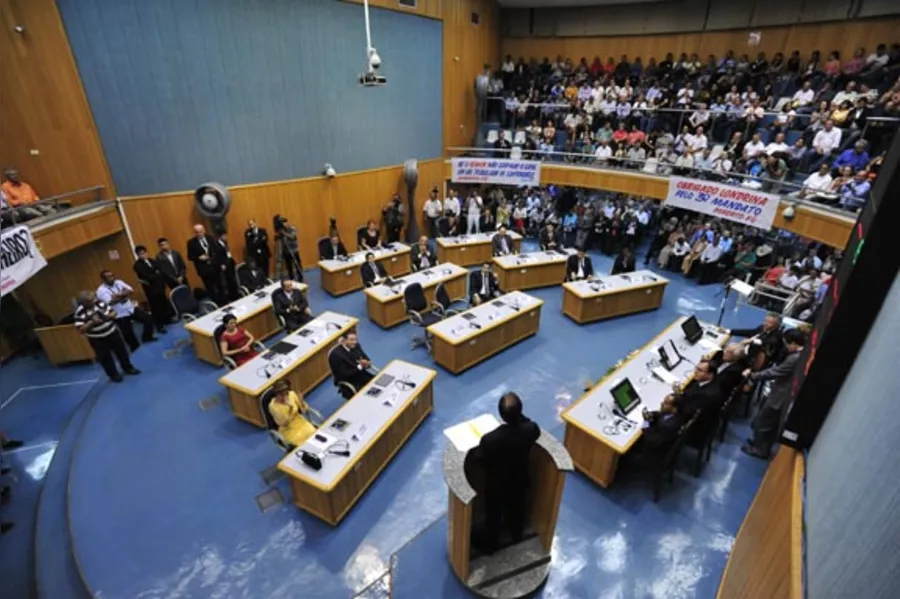 Kireeff toma posse e reforça discurso anticorrupção