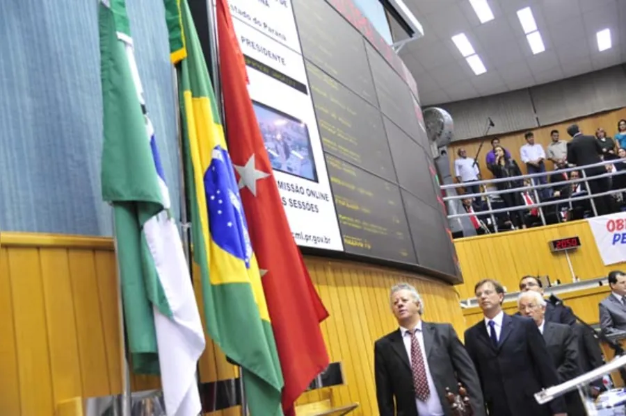 Kireeff toma posse e reforça discurso anticorrupção