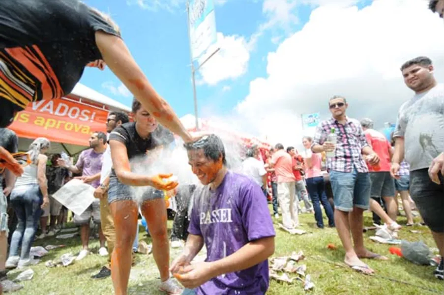 Festa no aterro reúne mais de mil estudantes