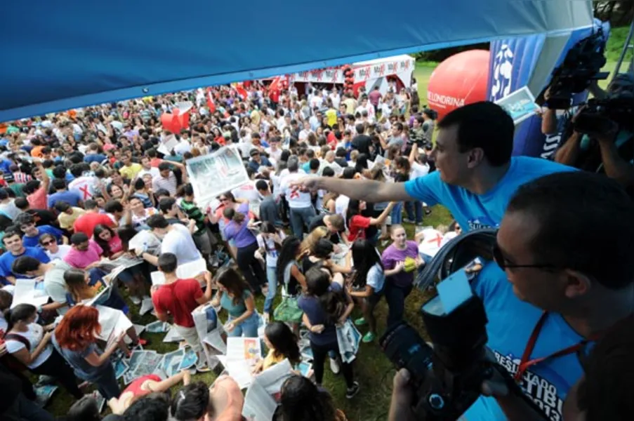 Festa no aterro reúne mais de mil estudantes