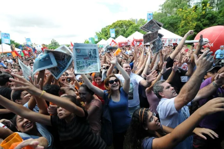 Festa no aterro reúne mais de mil estudantes