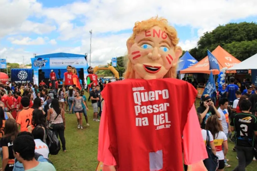Festa no aterro reúne mais de mil estudantes