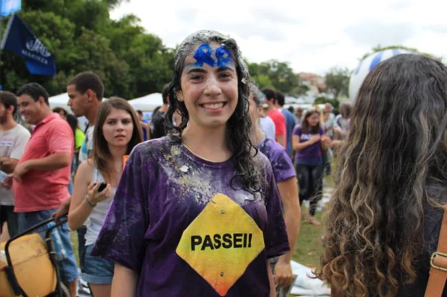 Festa no aterro reúne mais de mil estudantes