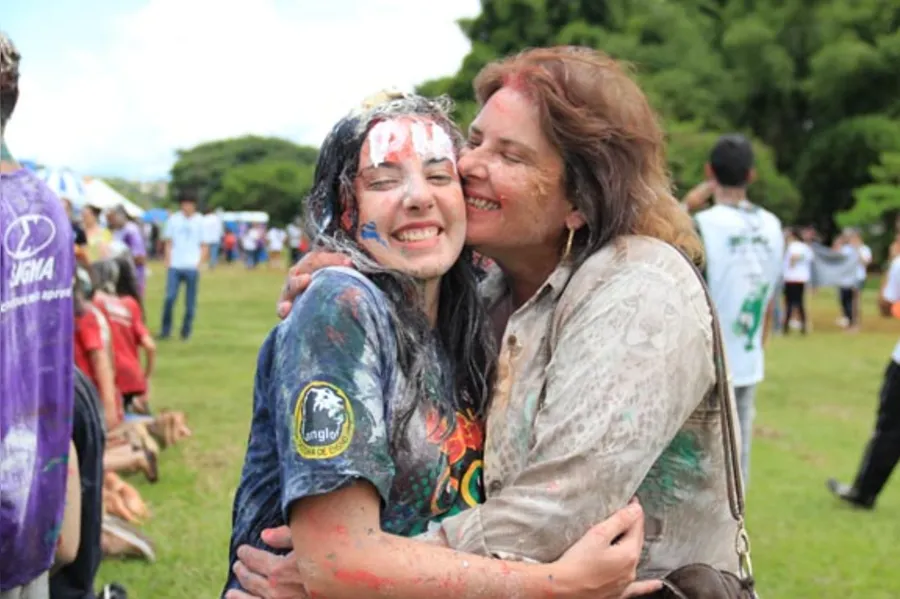 Festa no aterro reúne mais de mil estudantes