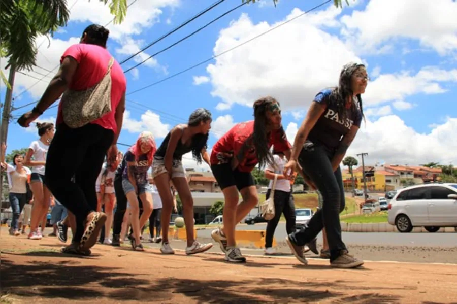 Festa no aterro reúne mais de mil estudantes