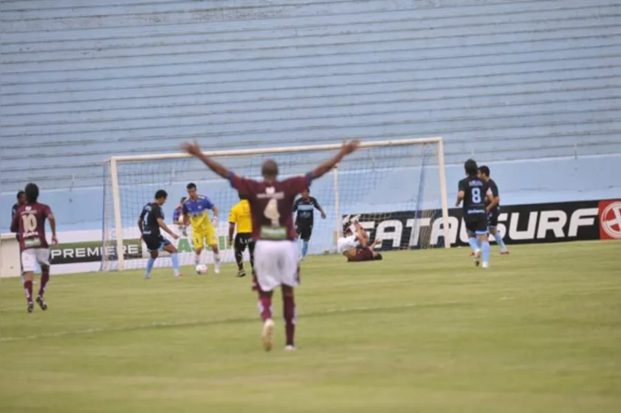 LEC estreia com goleada sobre Toledo