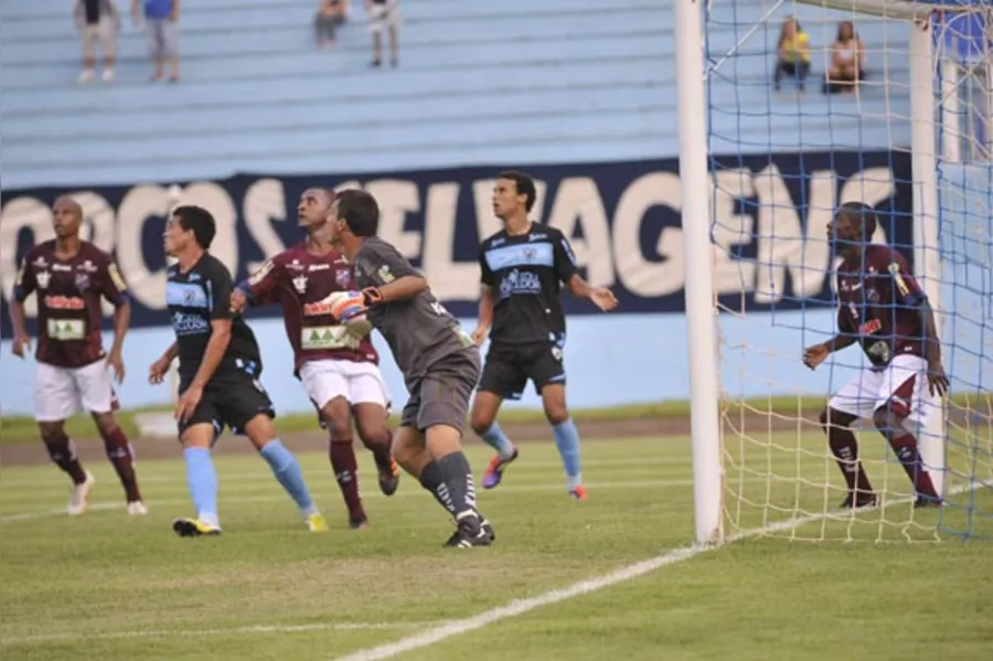 LEC estreia com goleada sobre Toledo