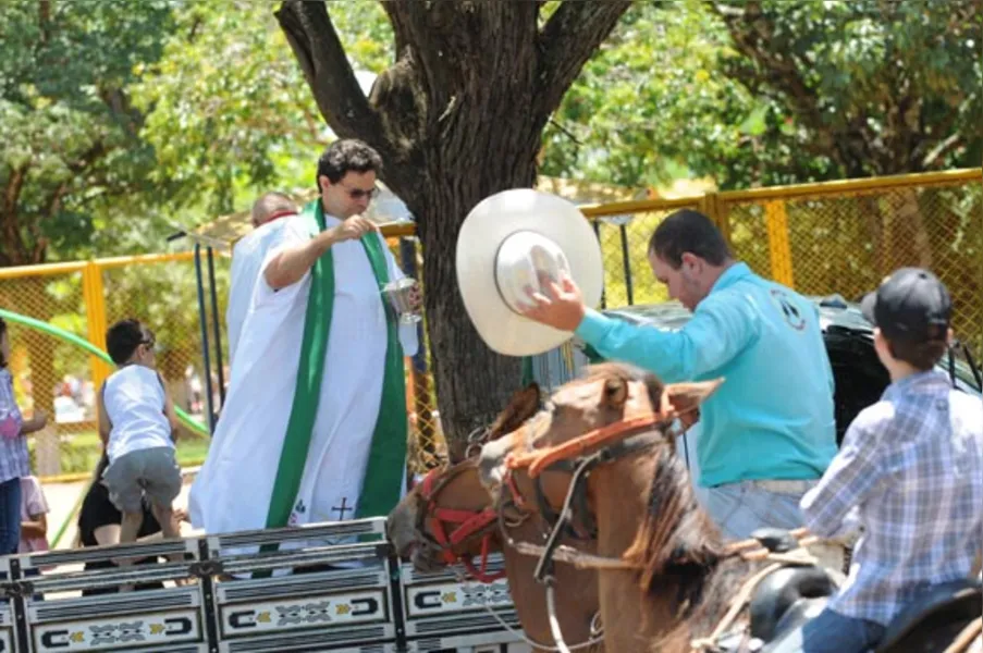 Festa atrai quase 2 mil cavaleiros em Jaguapitã