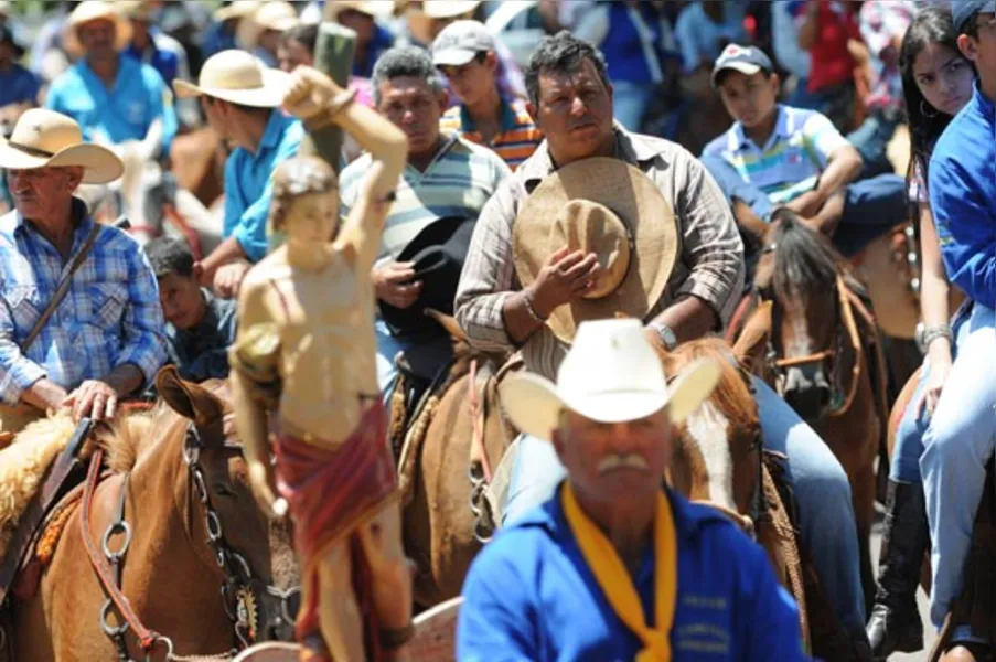 Festa atrai quase 2 mil cavaleiros em Jaguapitã