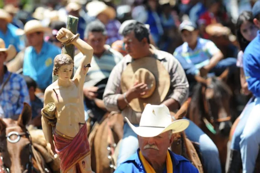 Festa atrai quase 2 mil cavaleiros em Jaguapitã