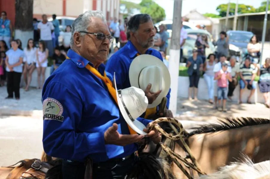 Festa atrai quase 2 mil cavaleiros em Jaguapitã