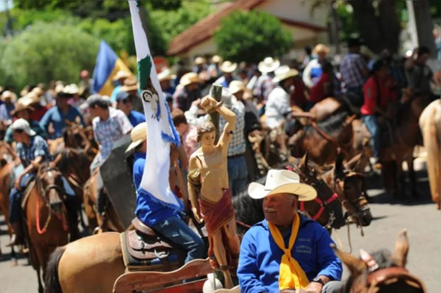 Festa atrai quase 2 mil cavaleiros em Jaguapitã