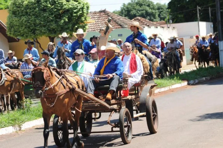 Festa atrai quase 2 mil cavaleiros em Jaguapitã