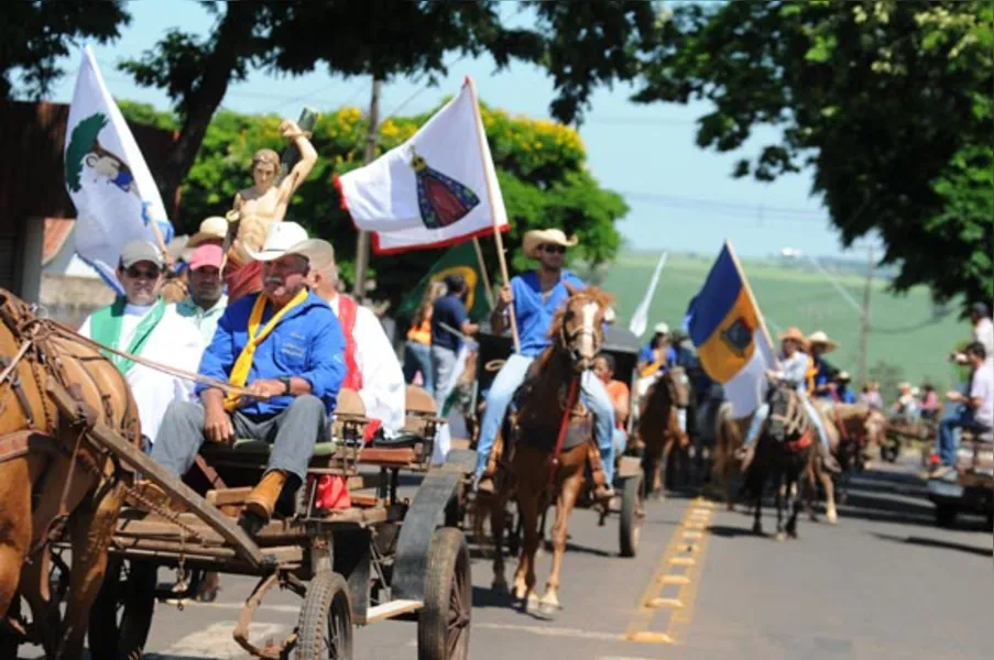 Festa atrai quase 2 mil cavaleiros em Jaguapitã
