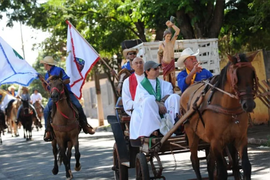 Festa atrai quase 2 mil cavaleiros em Jaguapitã