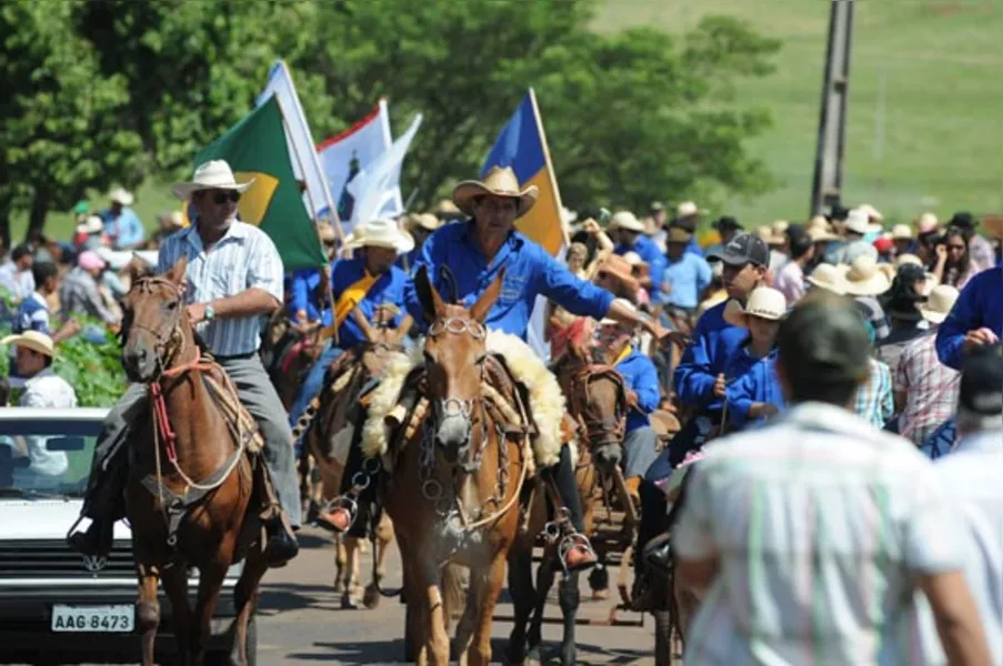 Festa atrai quase 2 mil cavaleiros em Jaguapitã