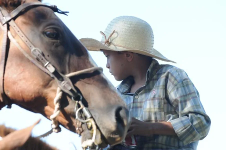 Festa atrai quase 2 mil cavaleiros em Jaguapitã