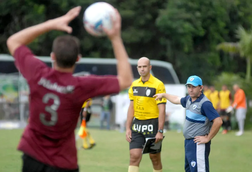 Tubarão engole o Jotinha e fará decisão com o Coxa