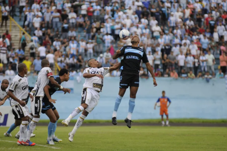 Londrina sucumbe e cai para a vice-liderança