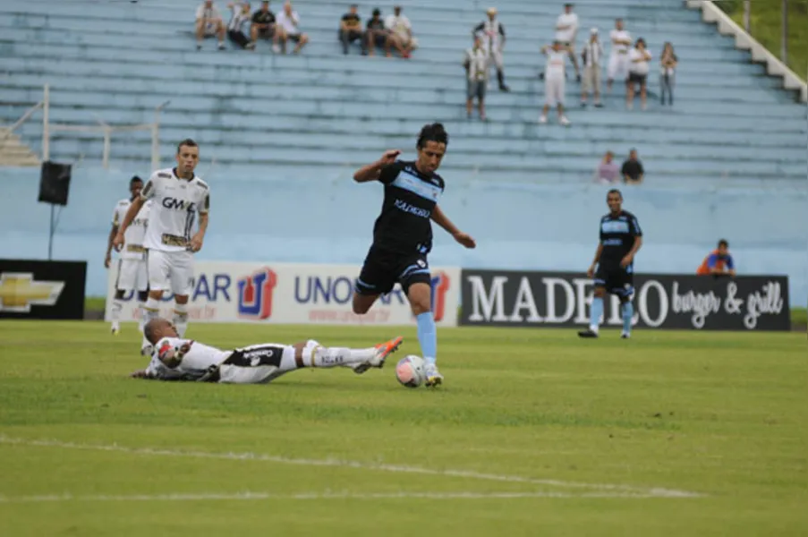 Londrina sucumbe e cai para a vice-liderança