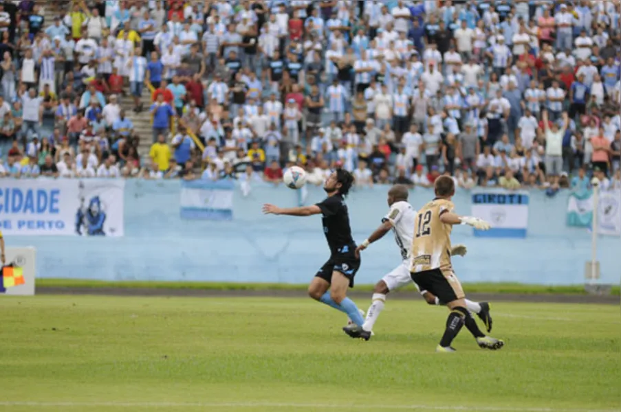 Londrina sucumbe e cai para a vice-liderança