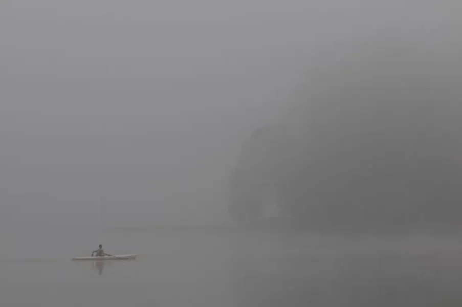 Neblina muda paisagem e prejudica trânsito em Londrina
