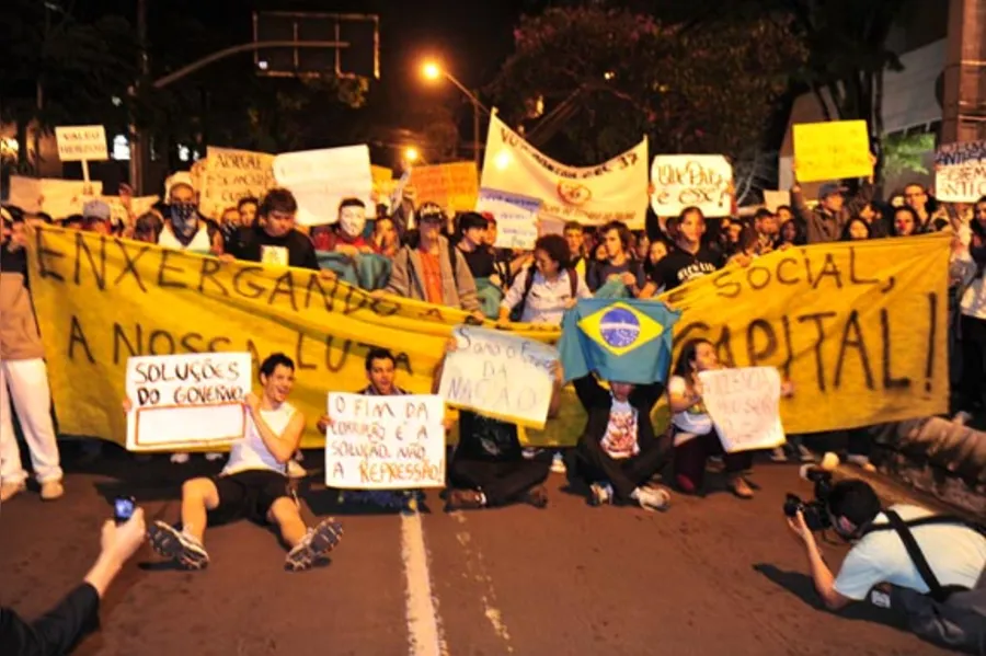 Confira galeria de imagens dos protestos em Londrina