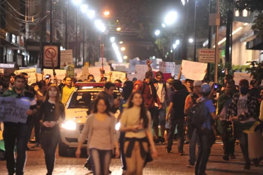 Onda de protestos toma conta do País