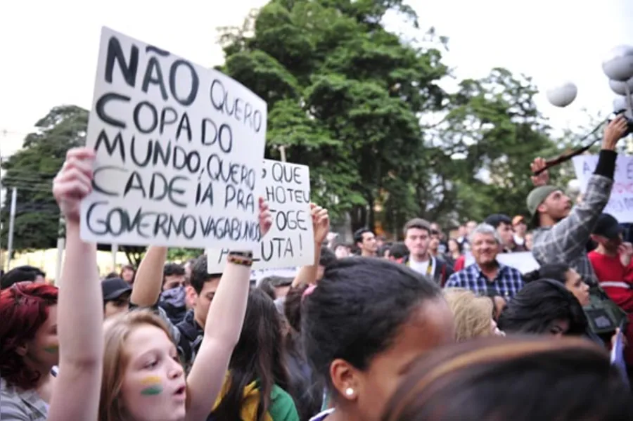Confira galeria de imagens dos protestos em Londrina