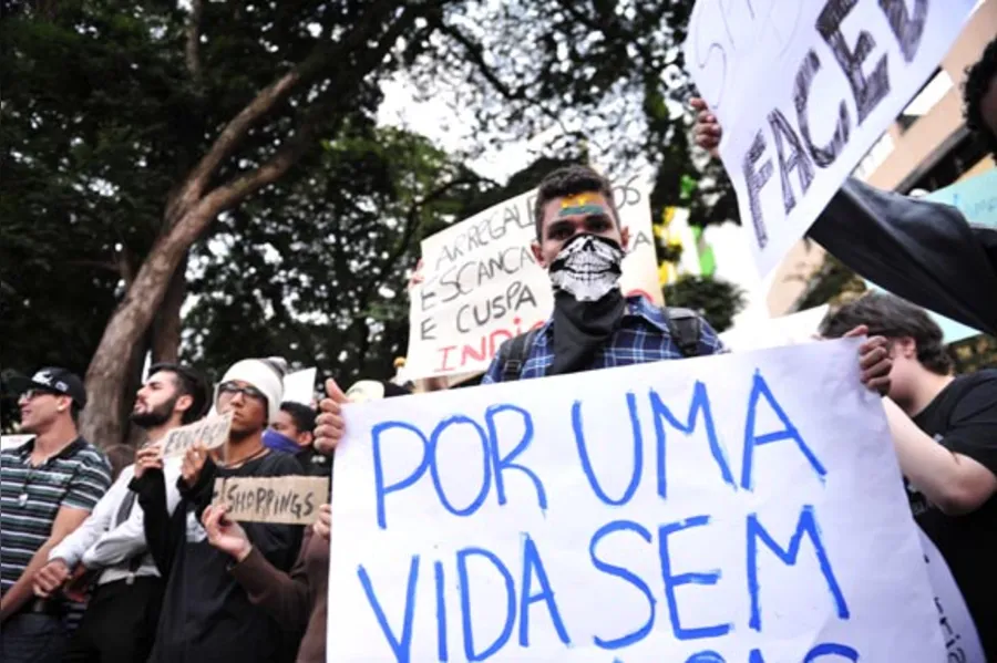 Onda de protestos toma conta do País
