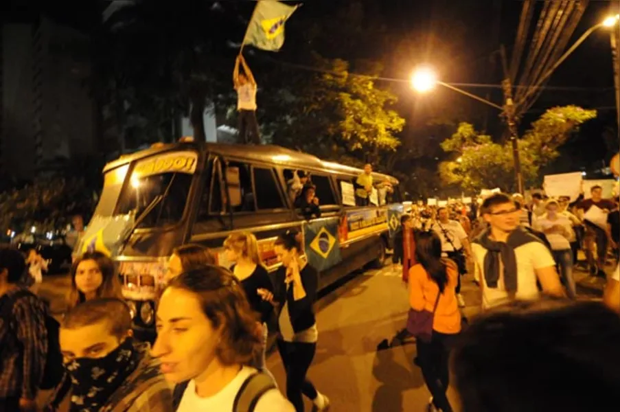 Onda de protestos toma conta do País