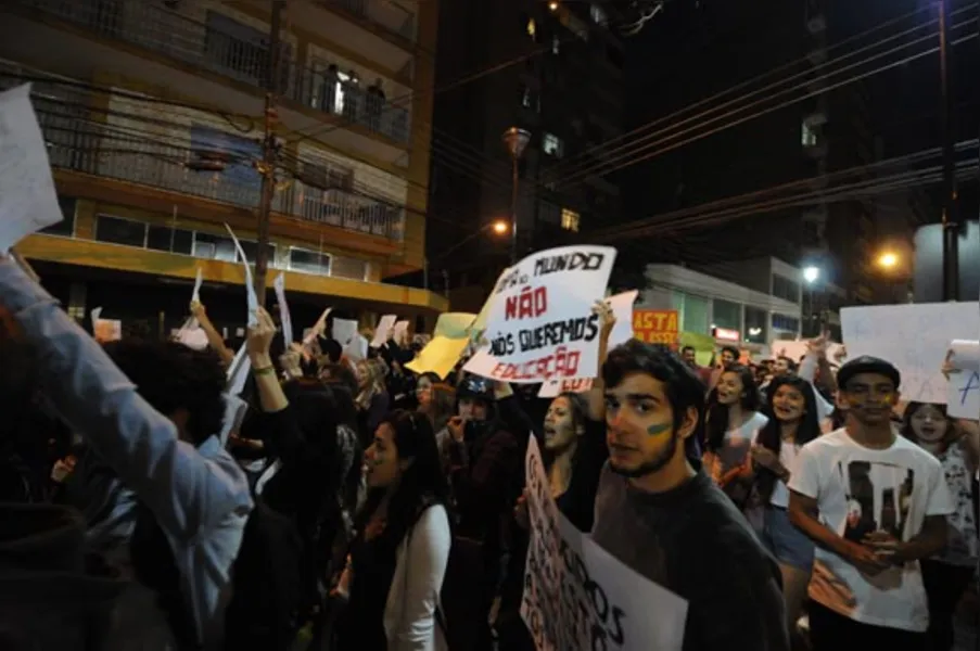 Confira galeria de imagens dos protestos em Londrina