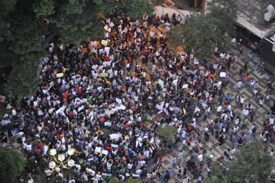 Onda de protestos toma conta do País