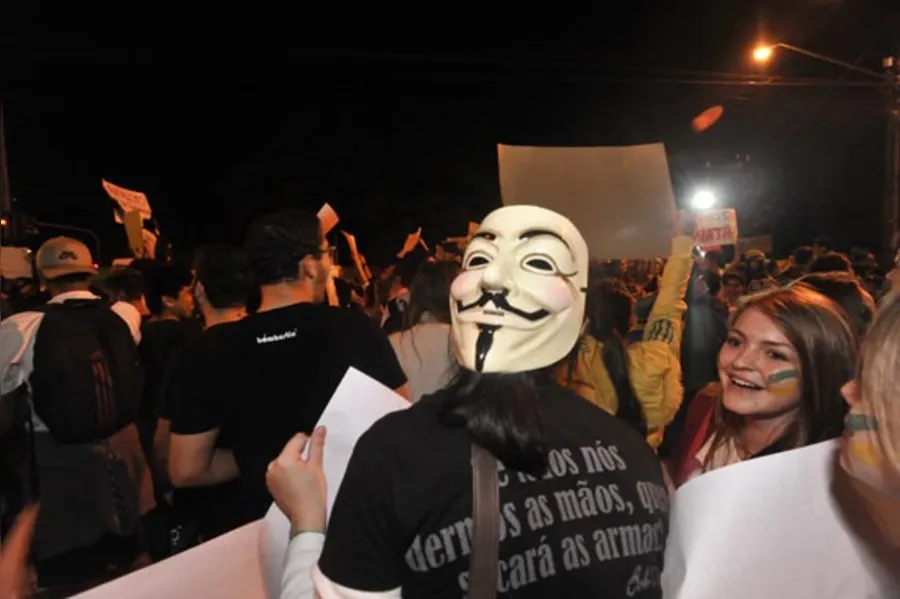 Onda de protestos toma conta do País