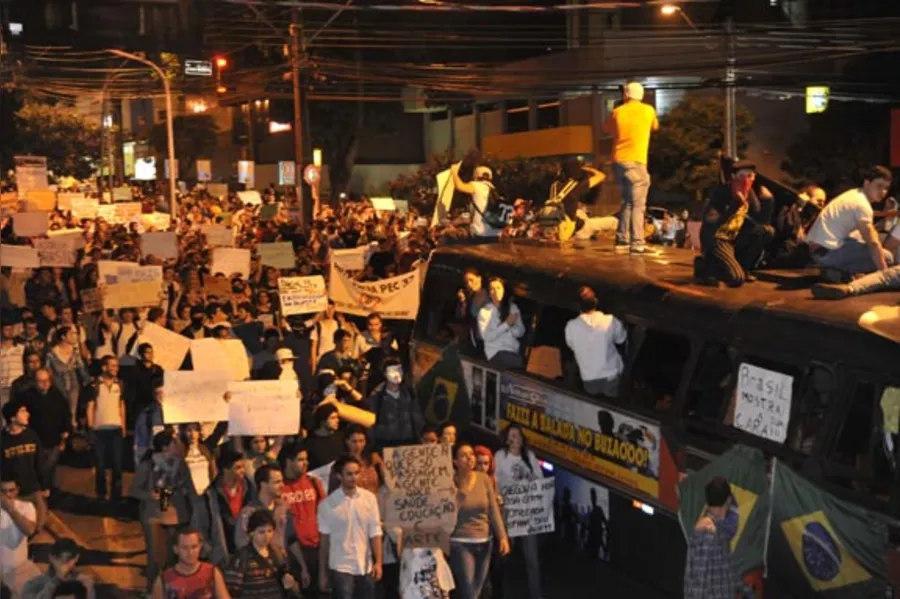 Confira galeria de imagens dos protestos em Londrina