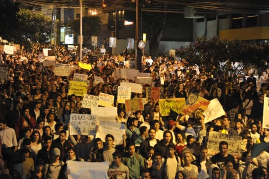 Confira galeria de imagens dos protestos em Londrina
