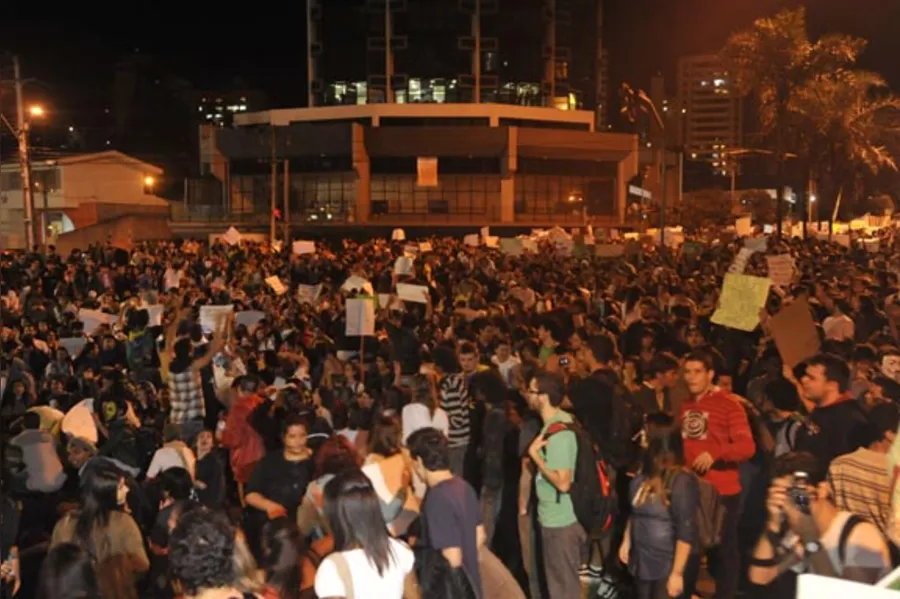 Confira galeria de imagens dos protestos em Londrina