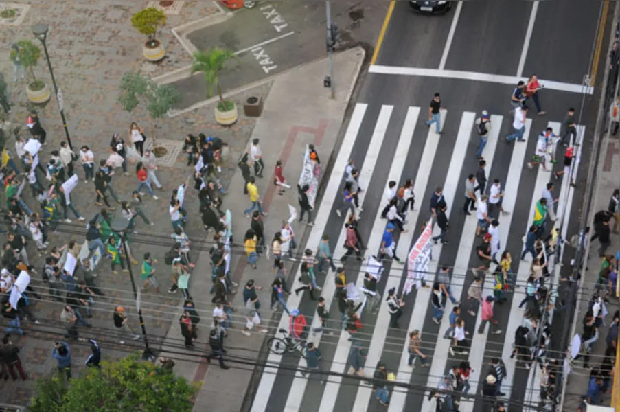 Marcha volta a colorir as ruas de Londrina