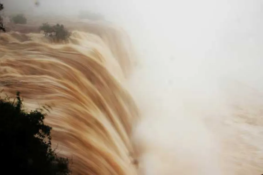 Chuvas criam cenário espetacular nas Cataratas do Iguaçu