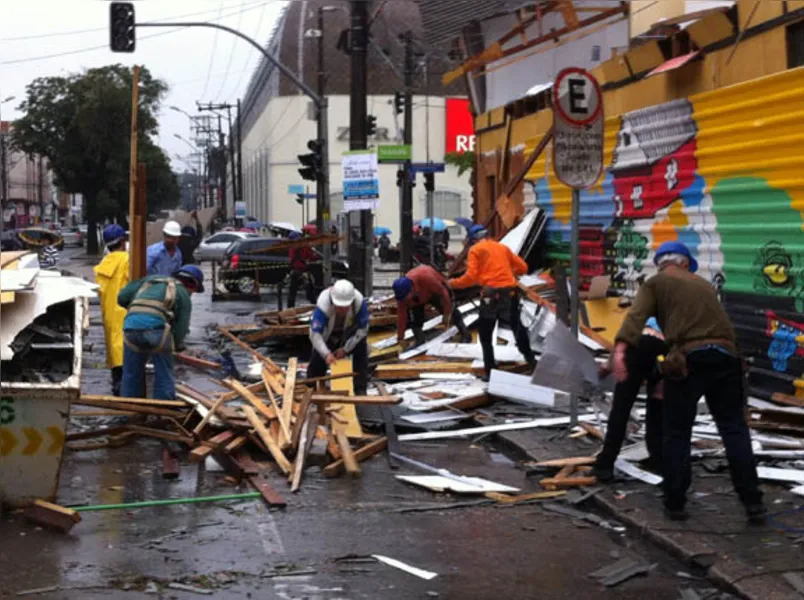 Chuva causa transtornos em Londrina e Curitiba