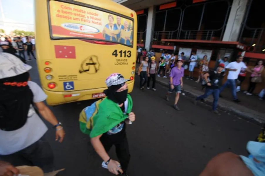 Protesto contra tarifa termina em confusão