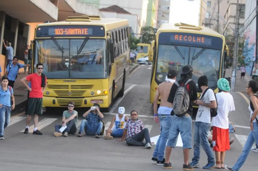 Protesto contra tarifa termina em confusão