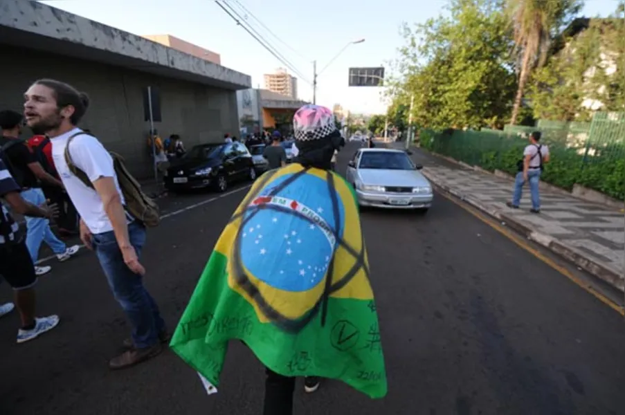 Protesto contra tarifa termina em confusão