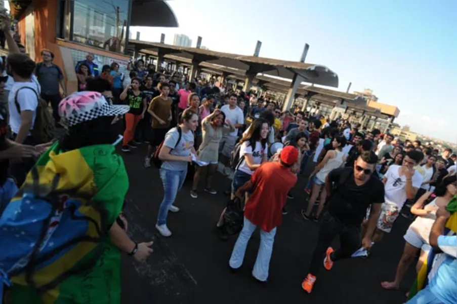 Protesto contra tarifa termina em confusão