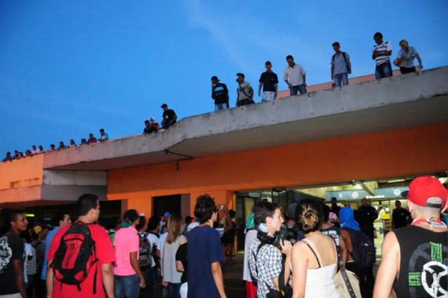 Protesto contra tarifa termina em confusão
