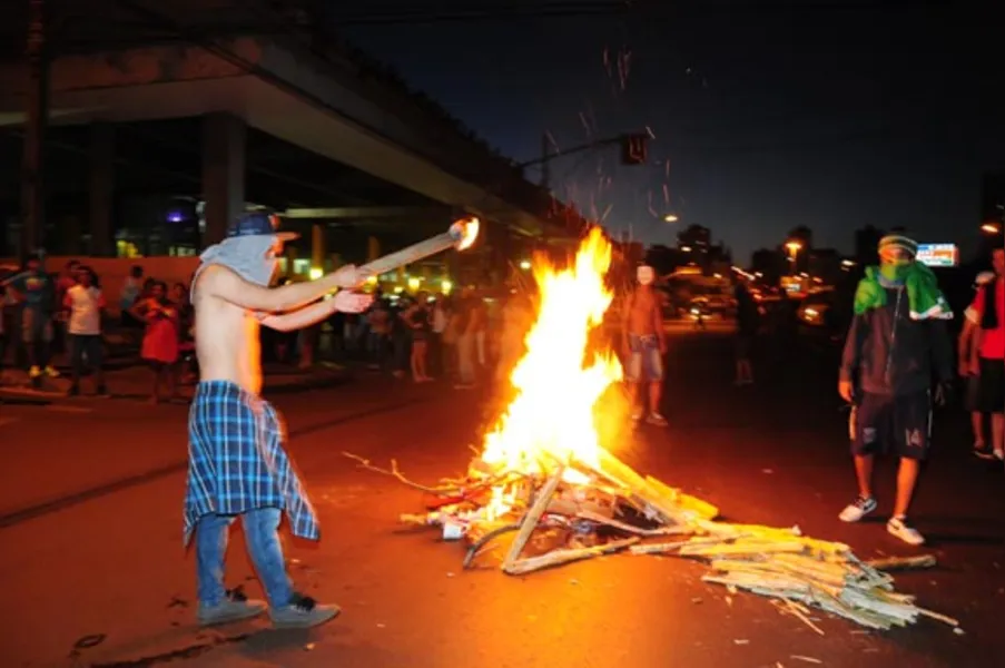 Protesto contra tarifa termina em confusão