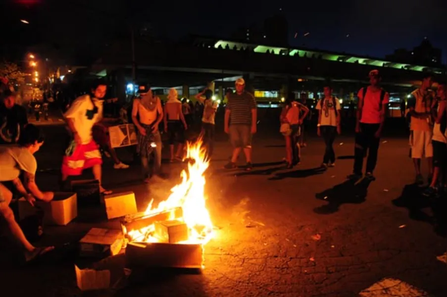 Protesto contra tarifa termina em confusão