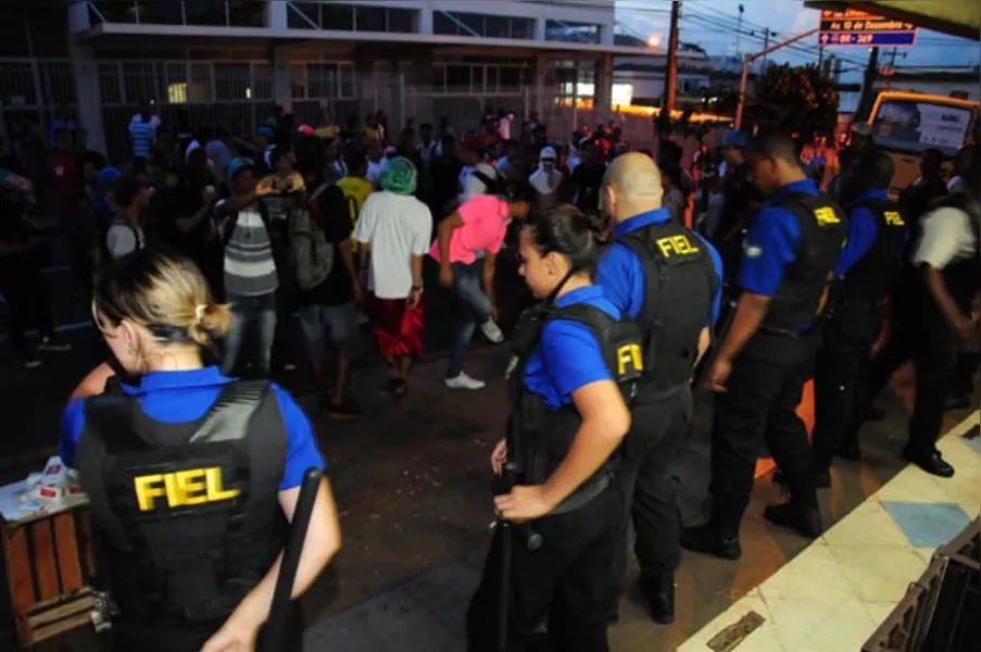 Protesto contra tarifa termina em confusão