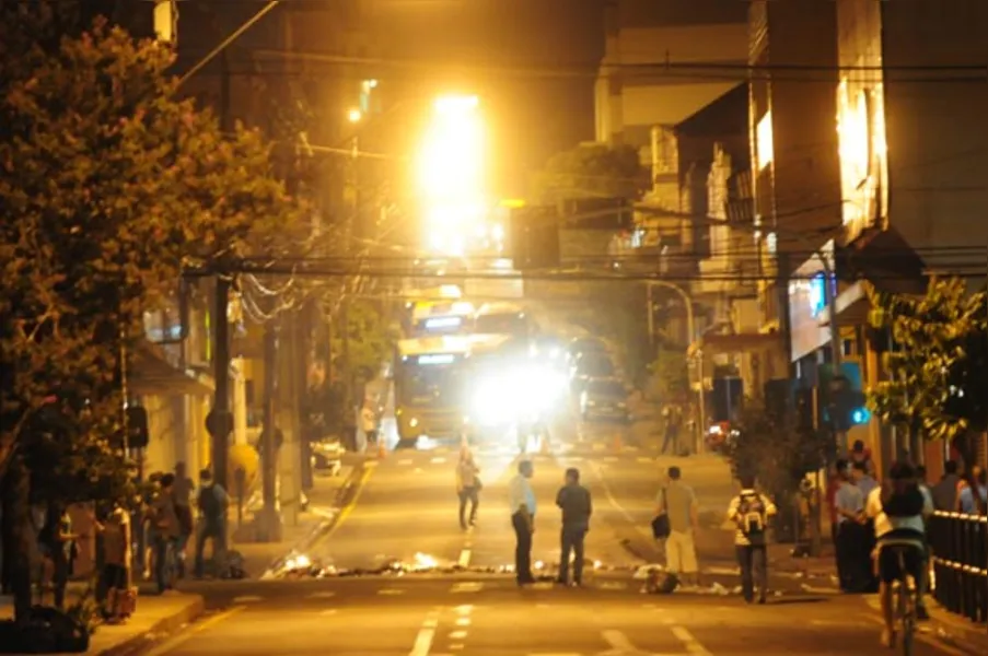 Protesto contra tarifa termina em confusão