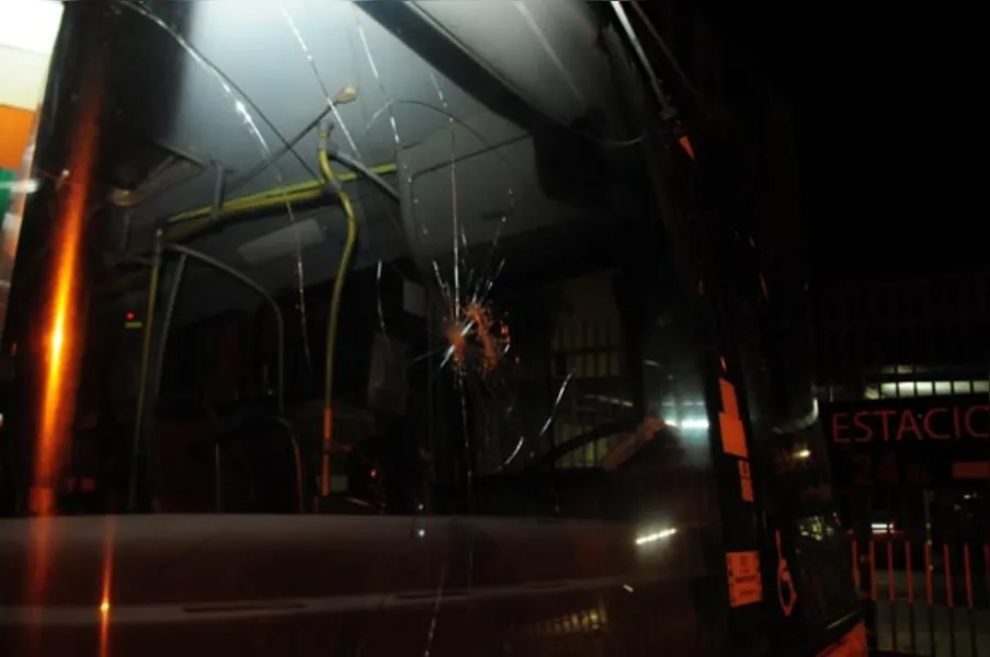 Londrinenses protestam contra aumento da passagem do transporte coletivo e pedem transparência